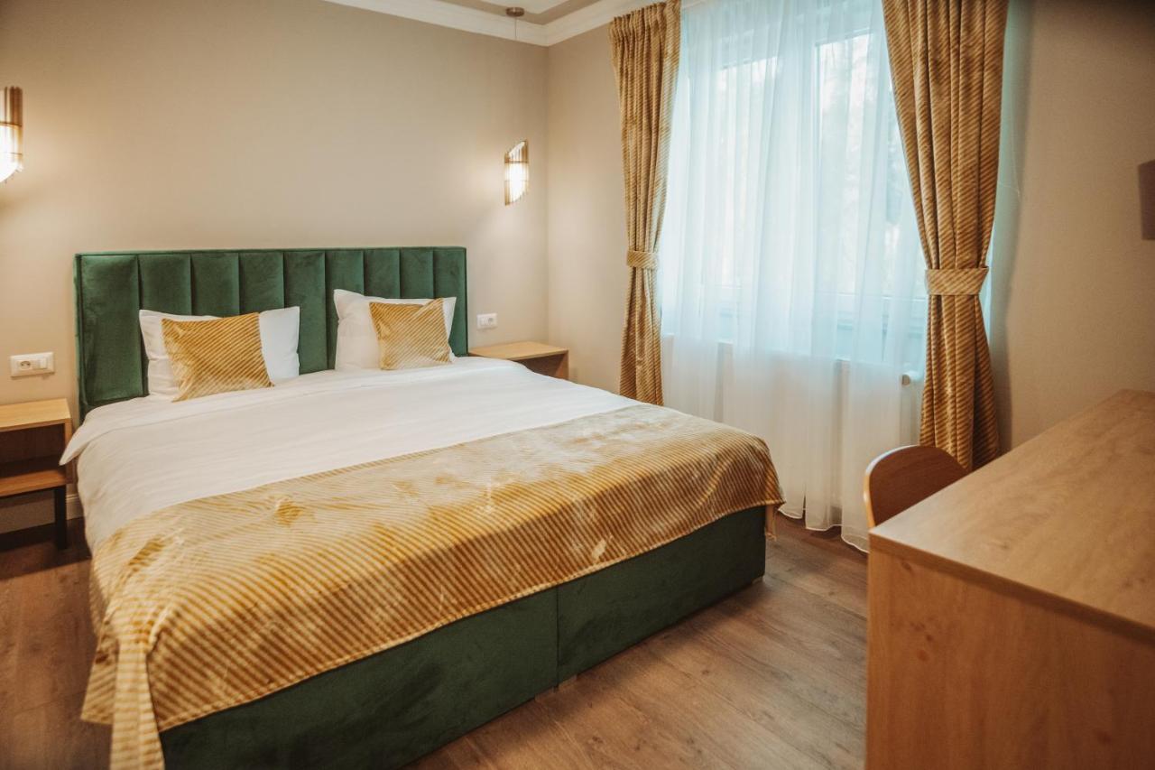 B59 Boutique Hotel Кимпулунг-Молдовенеск Екстер'єр фото