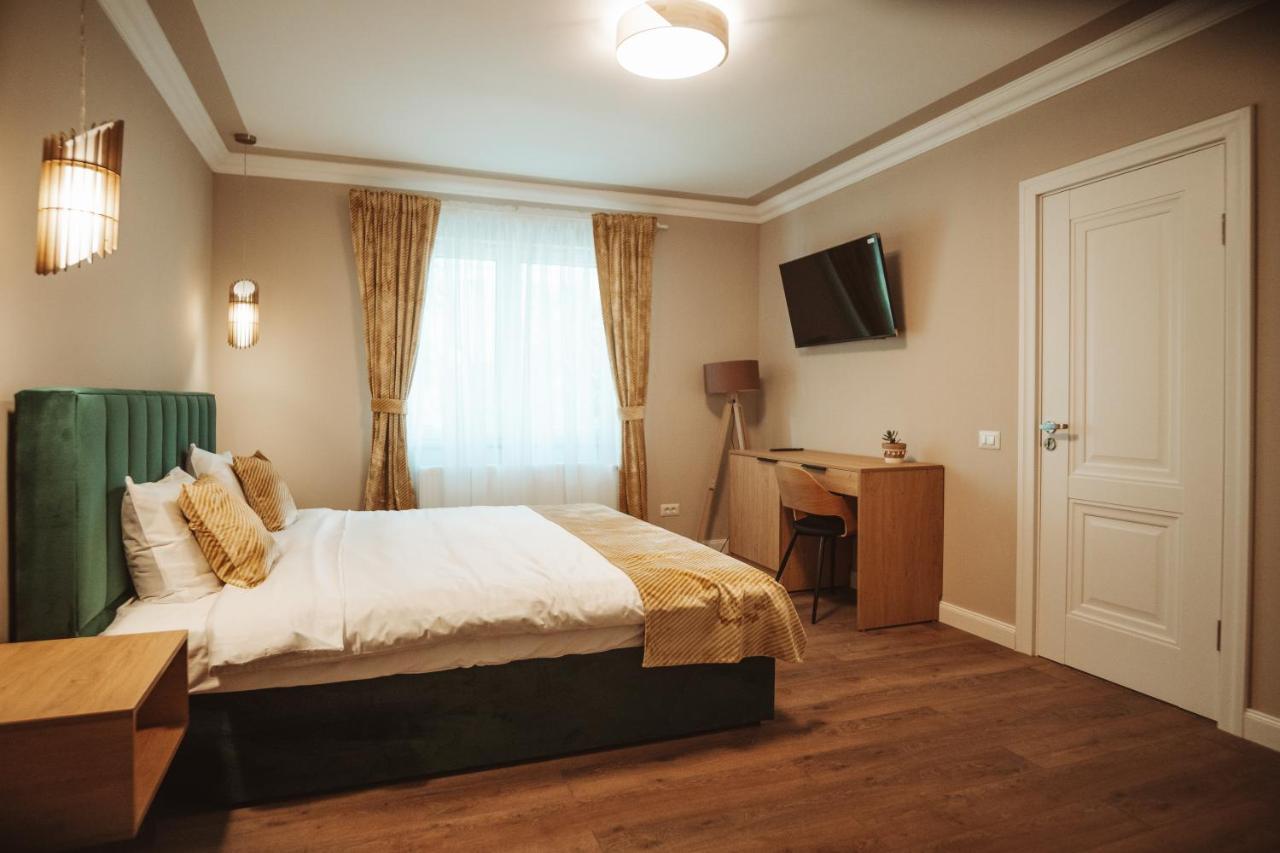 B59 Boutique Hotel Кимпулунг-Молдовенеск Екстер'єр фото